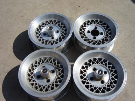 Cliquez sur l'image pour la voir en taille réelle 

Nom : 		1178577809_322_FT18136_4_wheels.jpg 
Affichages :	307 
Taille :		29,3 Ko 
ID : 			298302